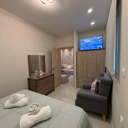 Aggelos 1 Pensión *